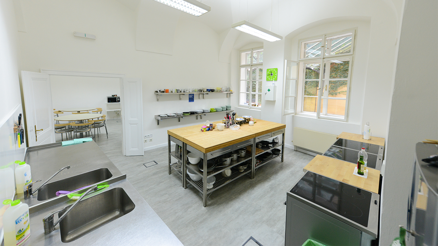 Large semi-professional common kitchen fro students.