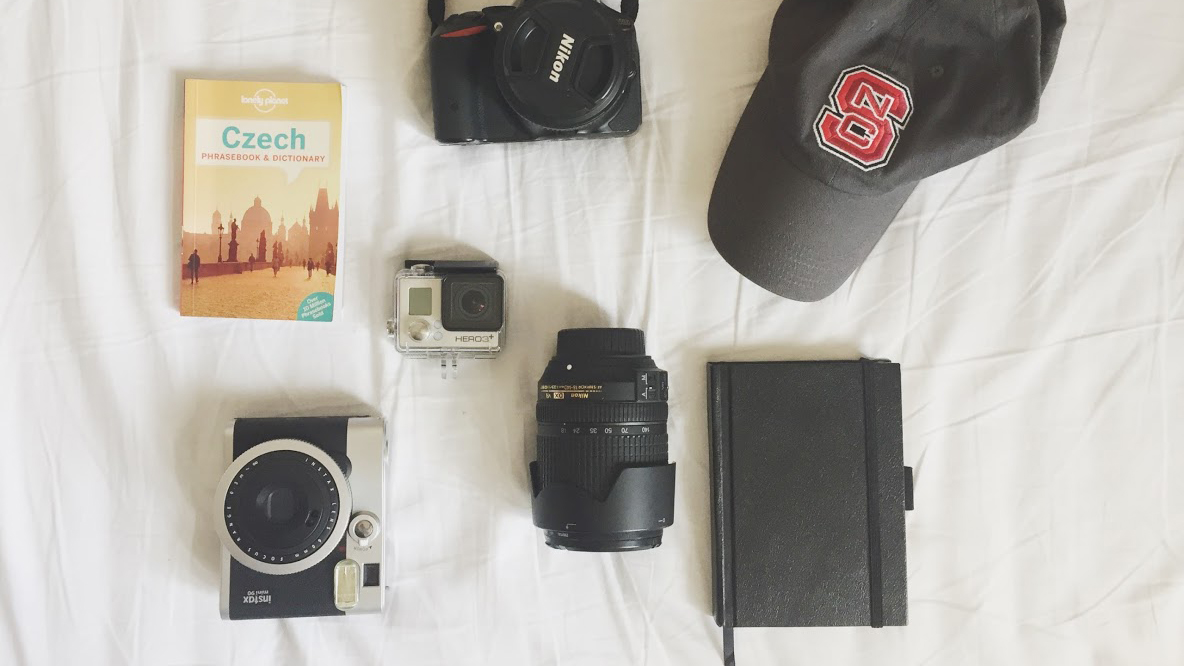 Traveling items to illustrate independent travels