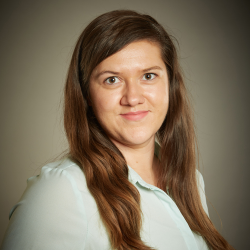 Eva Kavalova headshot